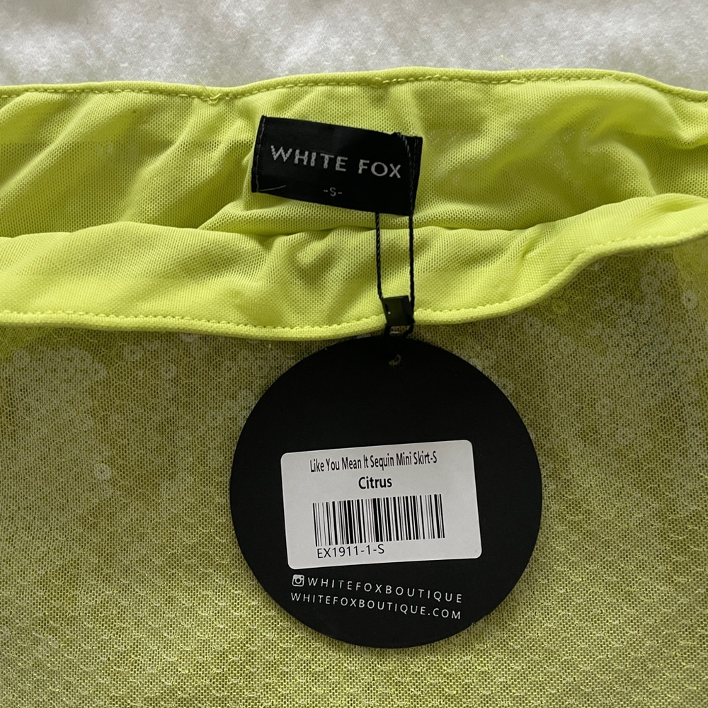 NWT White Fox ‘Like You Mean It’ Sequin Mini Skirt Citrus - Picture 2 of 3